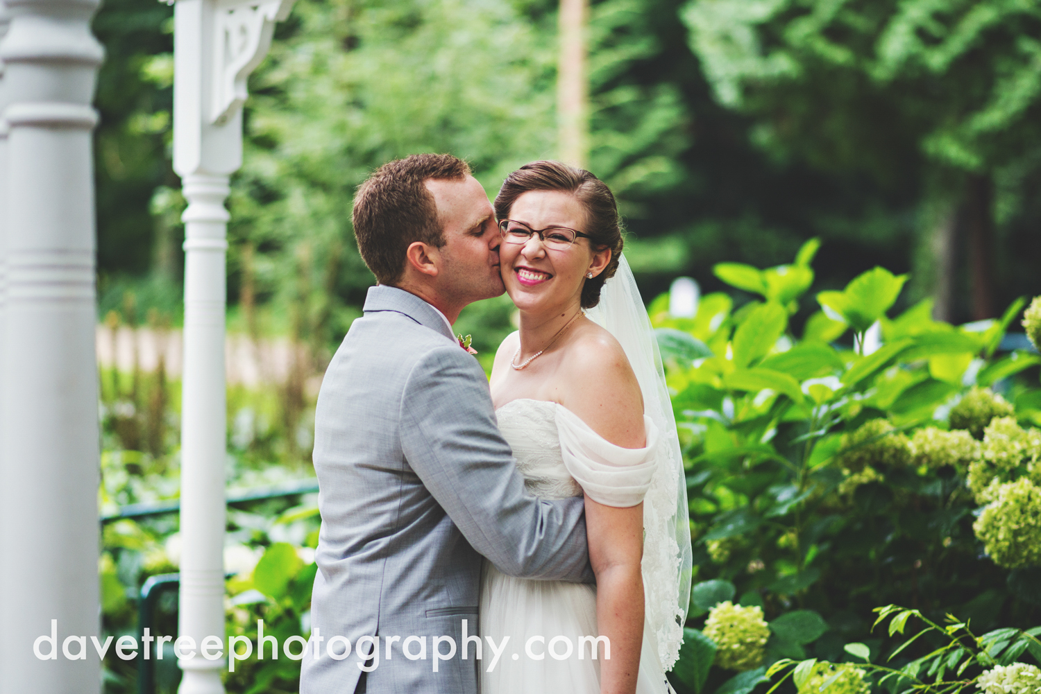 grand_haven_wedding_photographer_weaver_house_wedding_06.jpg