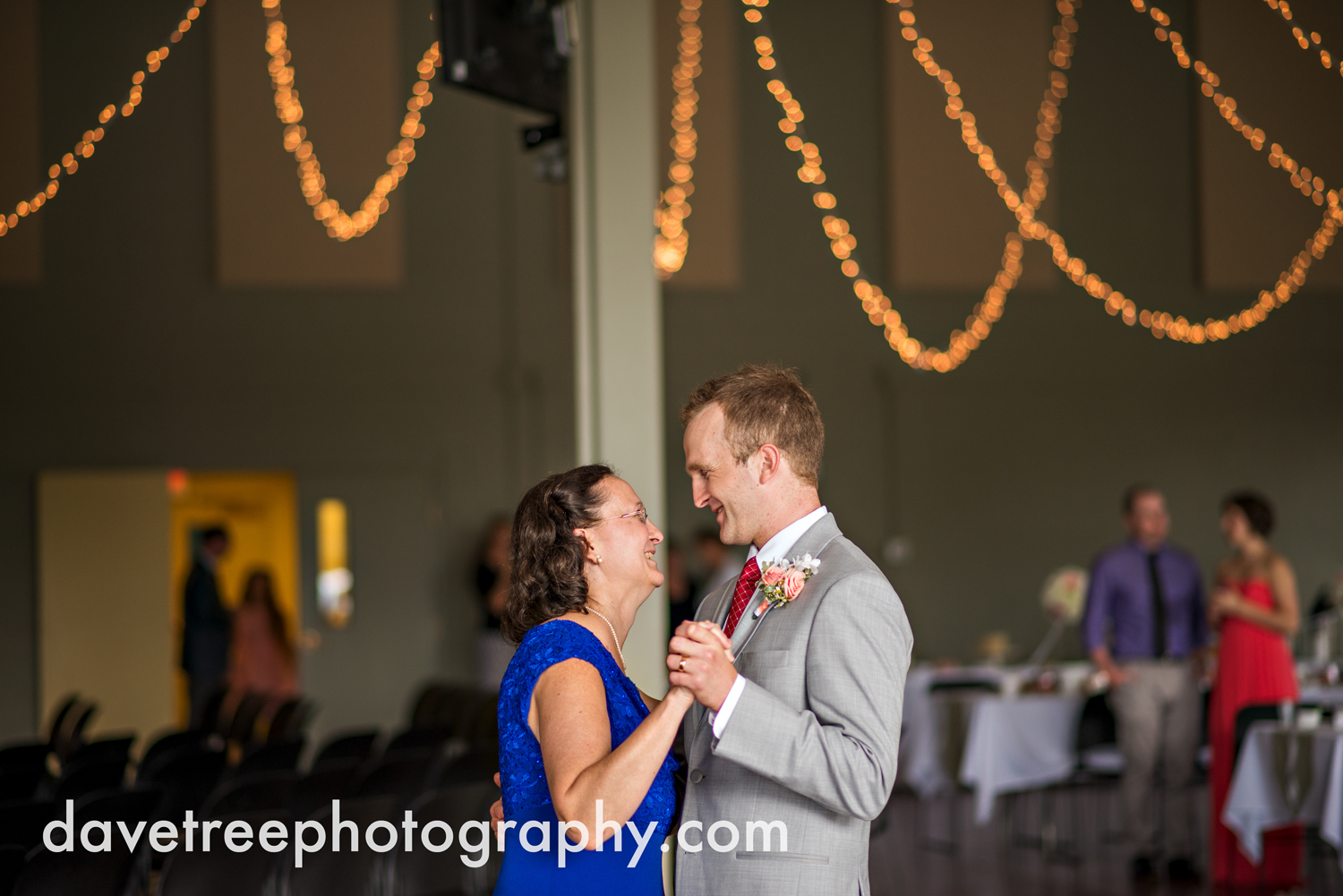 grand_haven_wedding_photographer_weaver_house_wedding_136.jpg