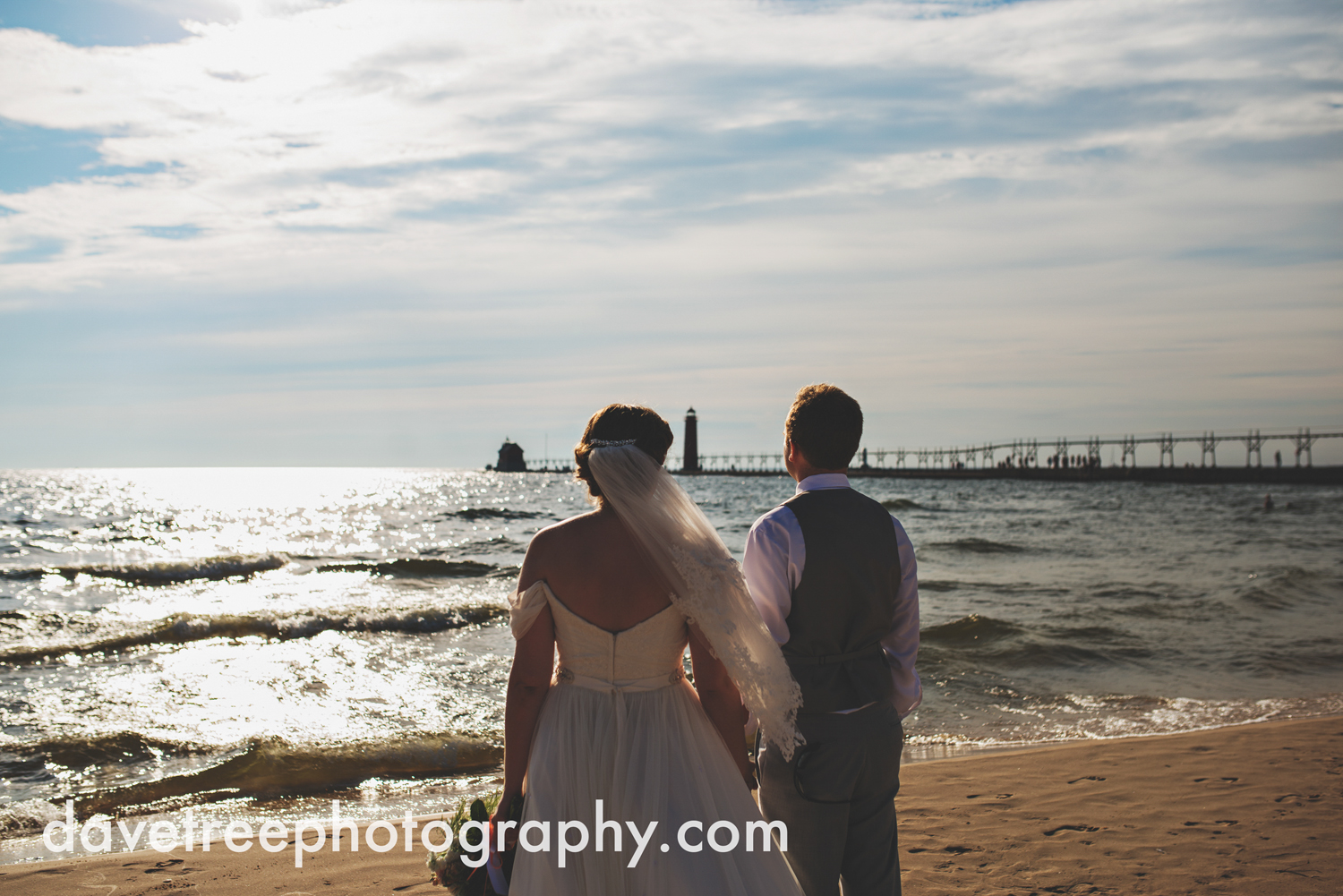 grand_haven_wedding_photographer_weaver_house_wedding_35.jpg
