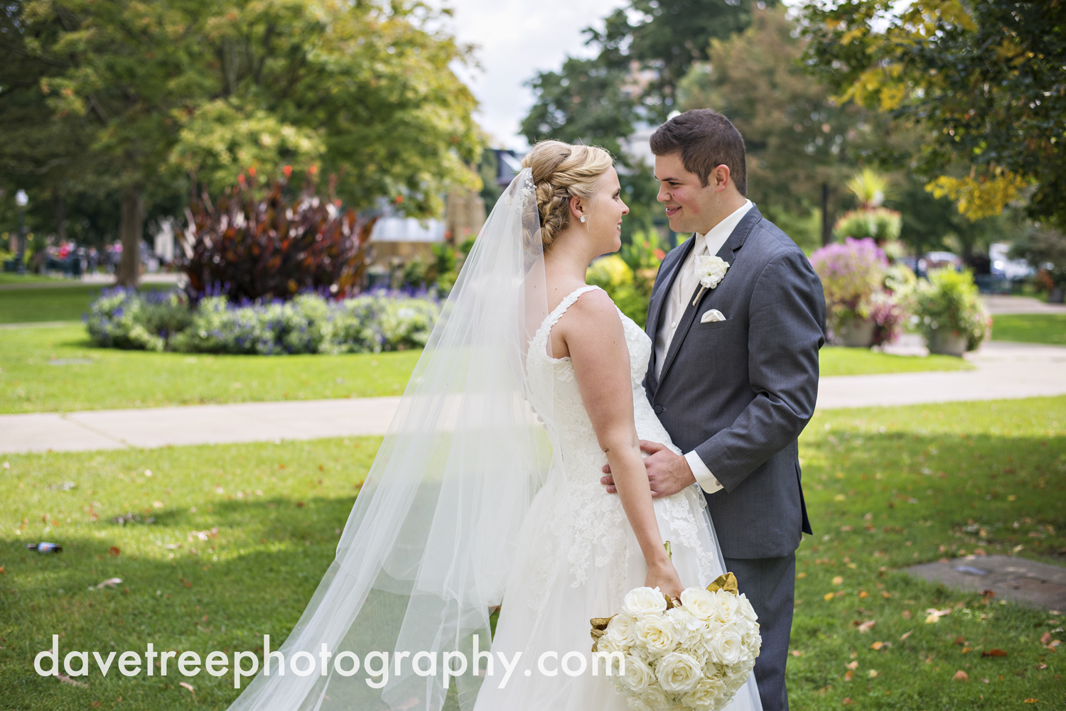 kalamazoo_wedding_photographer_Kalamazoo_weddings_206.jpg