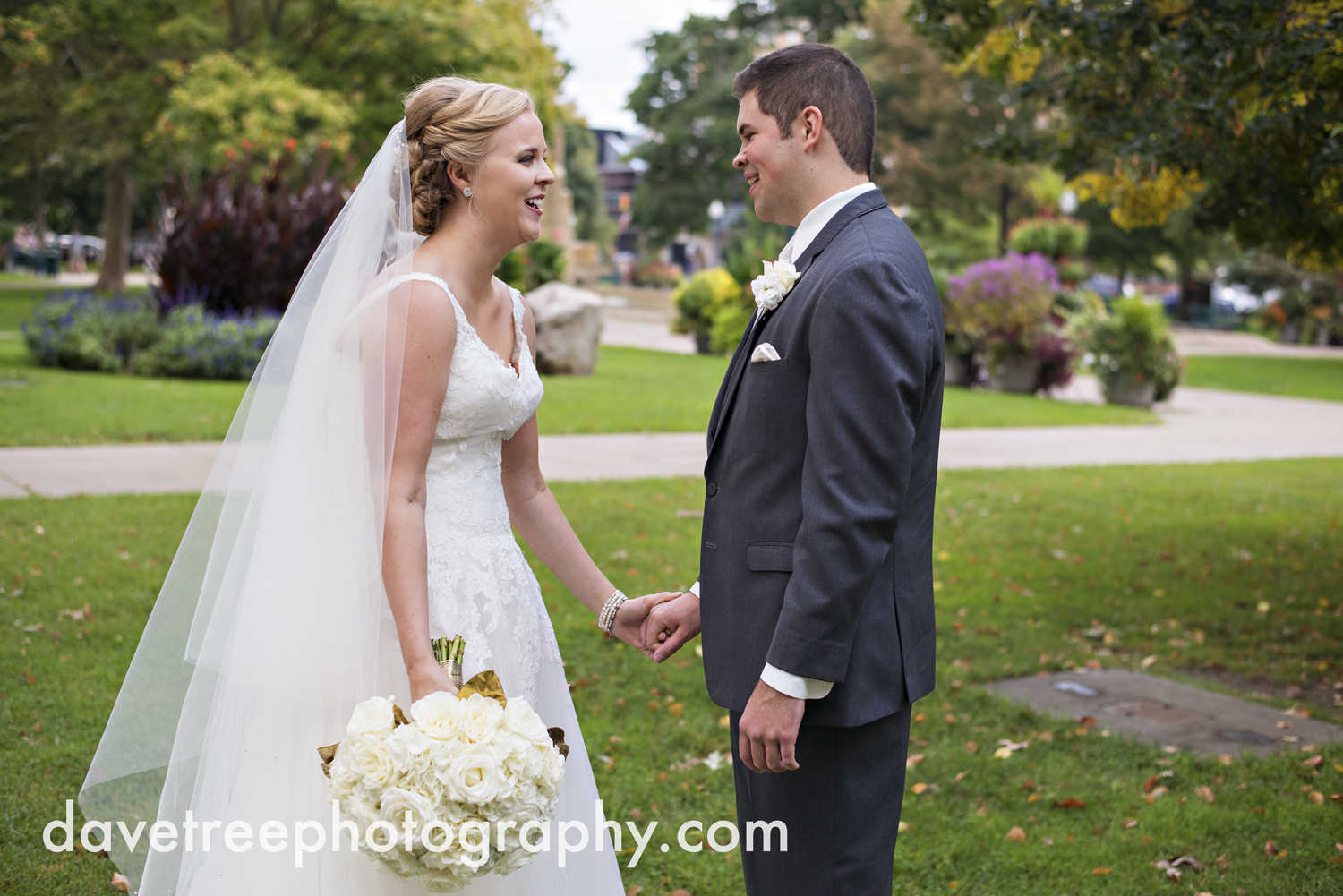 kalamazoo_wedding_photographer_Kalamazoo_weddings_207.jpg