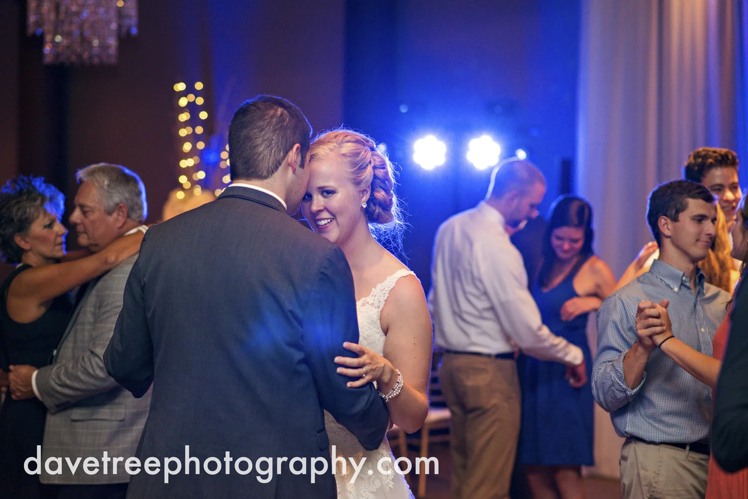 kalamazoo_wedding_photographer_Kalamazoo_weddings_070.jpg