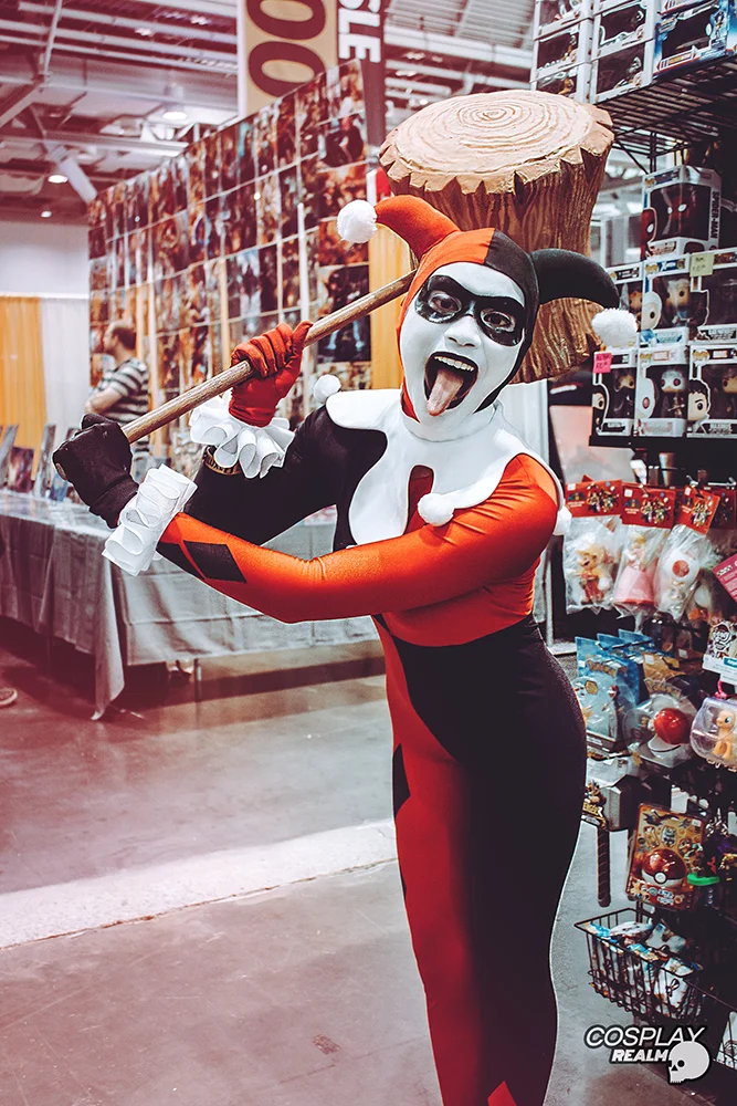 Cosplayer: @Harleyhaquinn