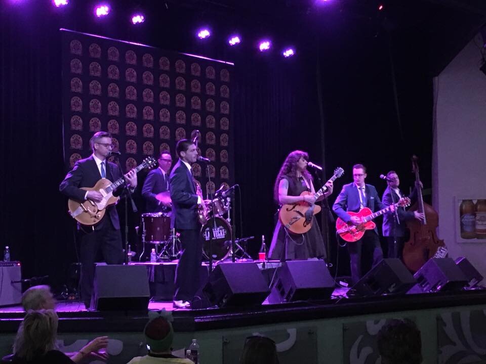 bailey-dee-with-joel-paterson-and-band_31408772093_o.jpg
