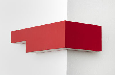 Louise Blyton, Hot Box 2018,Acrylic on linen, 10.2 × 36.8 × 19.1 cm