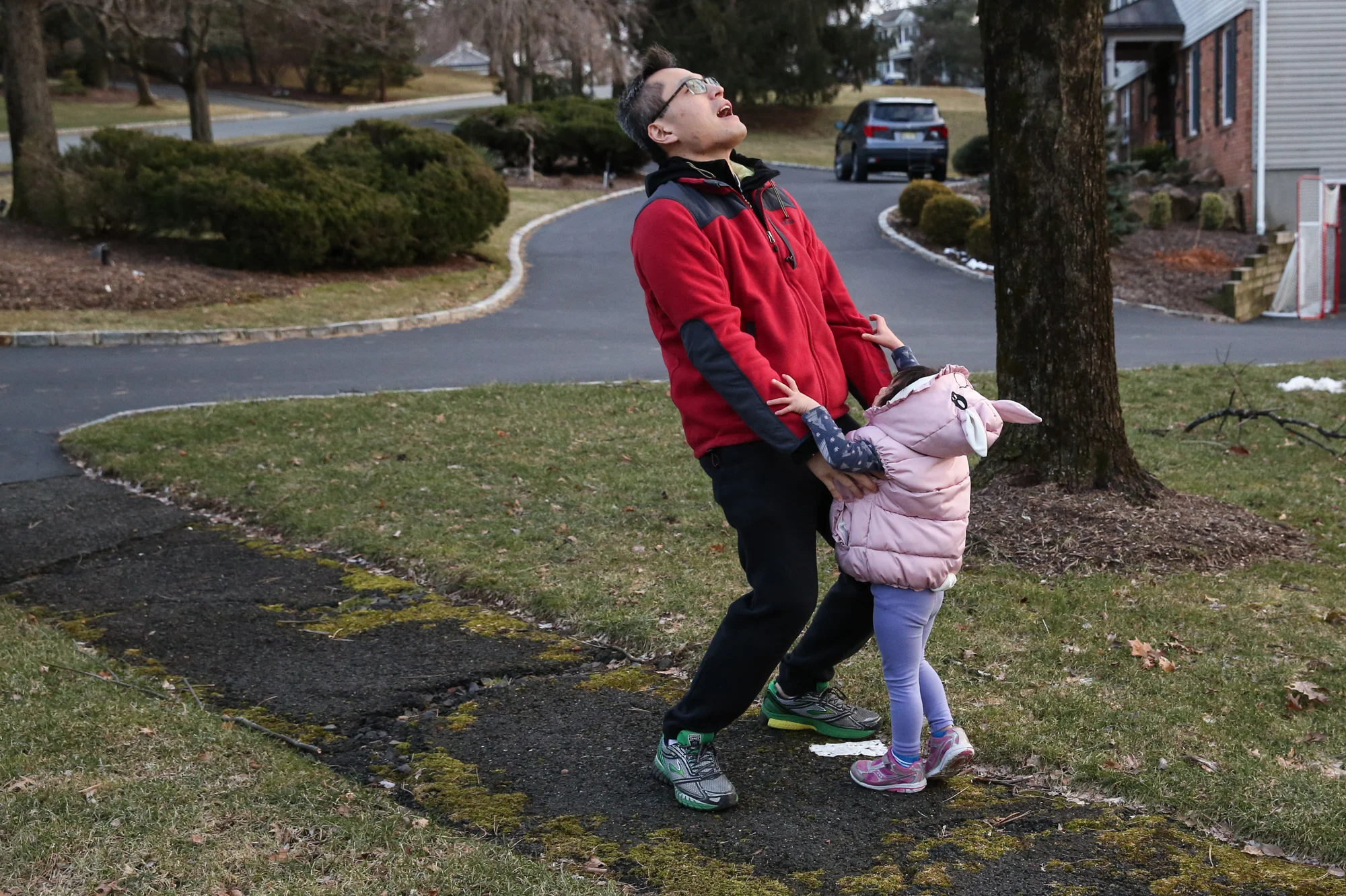 Man tries to pick up girl wearing pink while on sidewalk