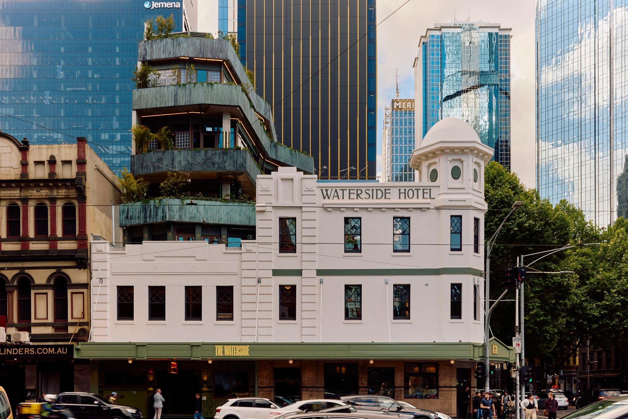 Waterside Hotel 