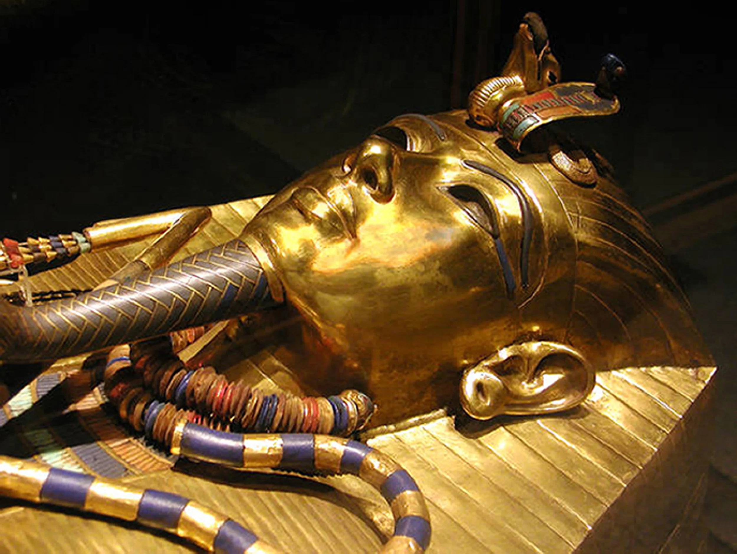 GBP. Luxor. Tutanhkamun funeral mask.jpg