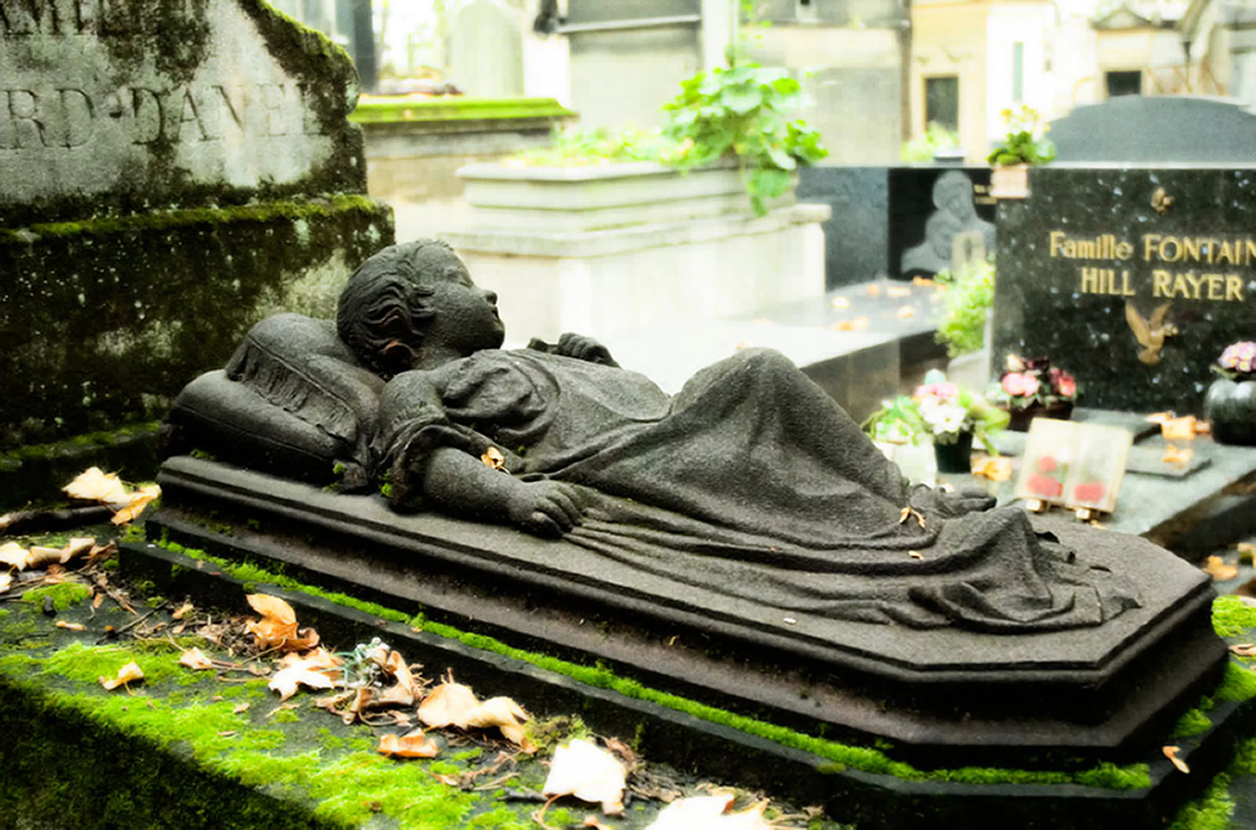 GBP. Pere Lachaise. Baby tomb.jpg