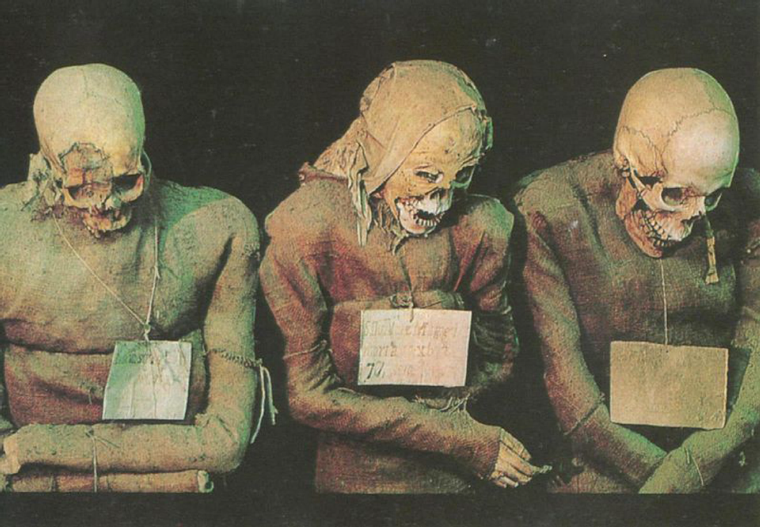 One hall of the crypt is reserved for the remains of monks who served in the Capuchin monastery.