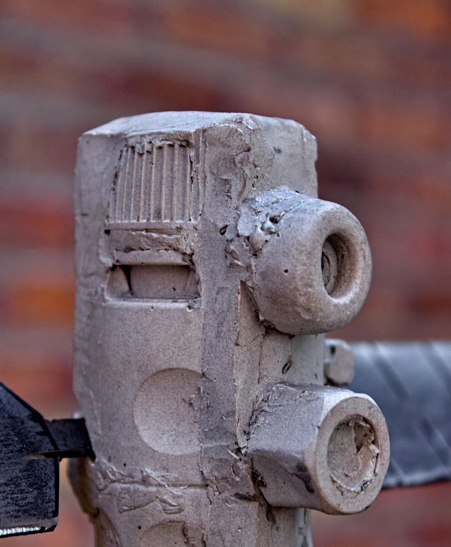 Close detail of satellite nr. 4, part of a new sculpture series. 15x7x30cm. Cast in acylate and concrete. Contains carbon steel.
.
.
.
#satelitte #contemporarysculpture #contemporaryart