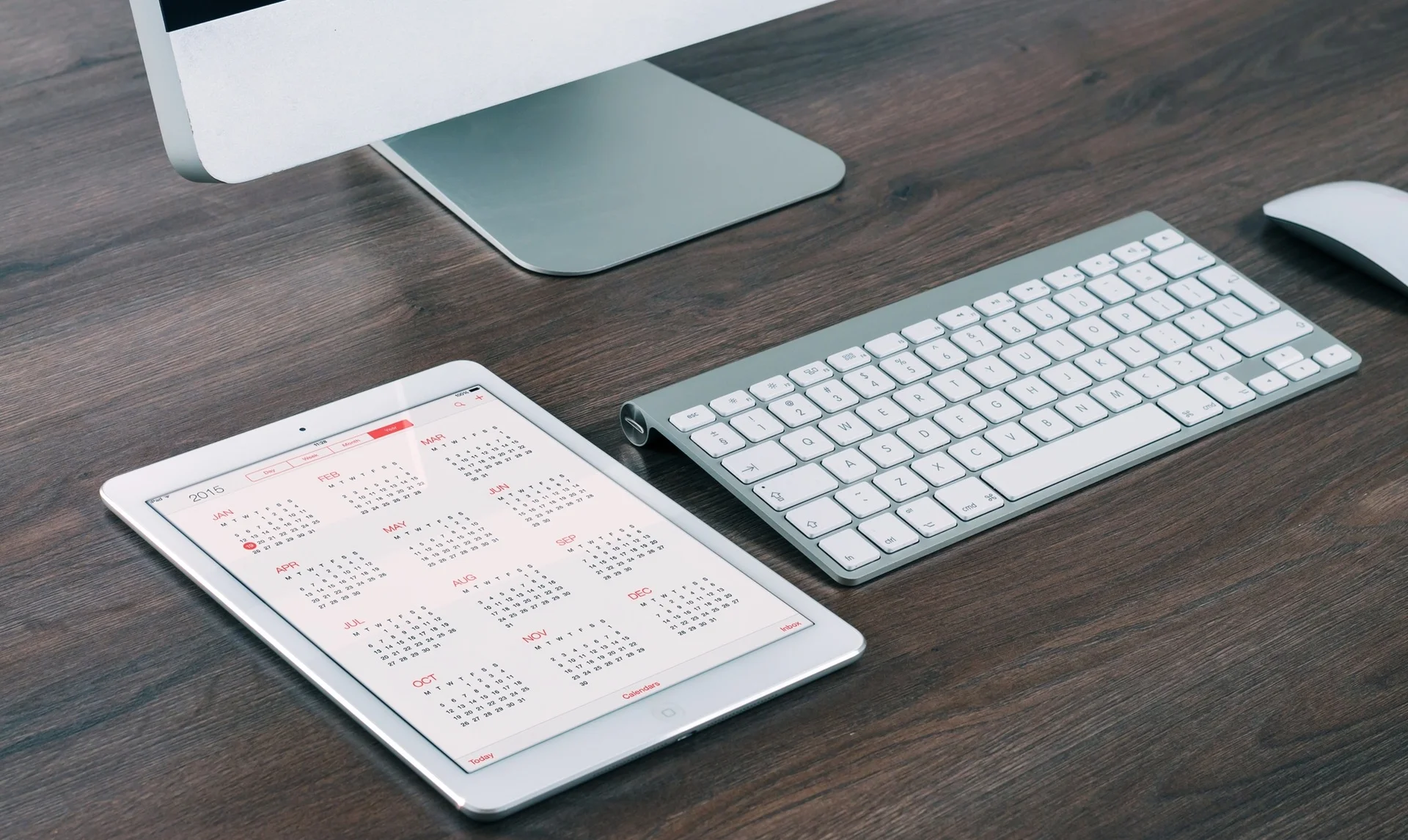 apple-desk-working-technology (1).jpeg