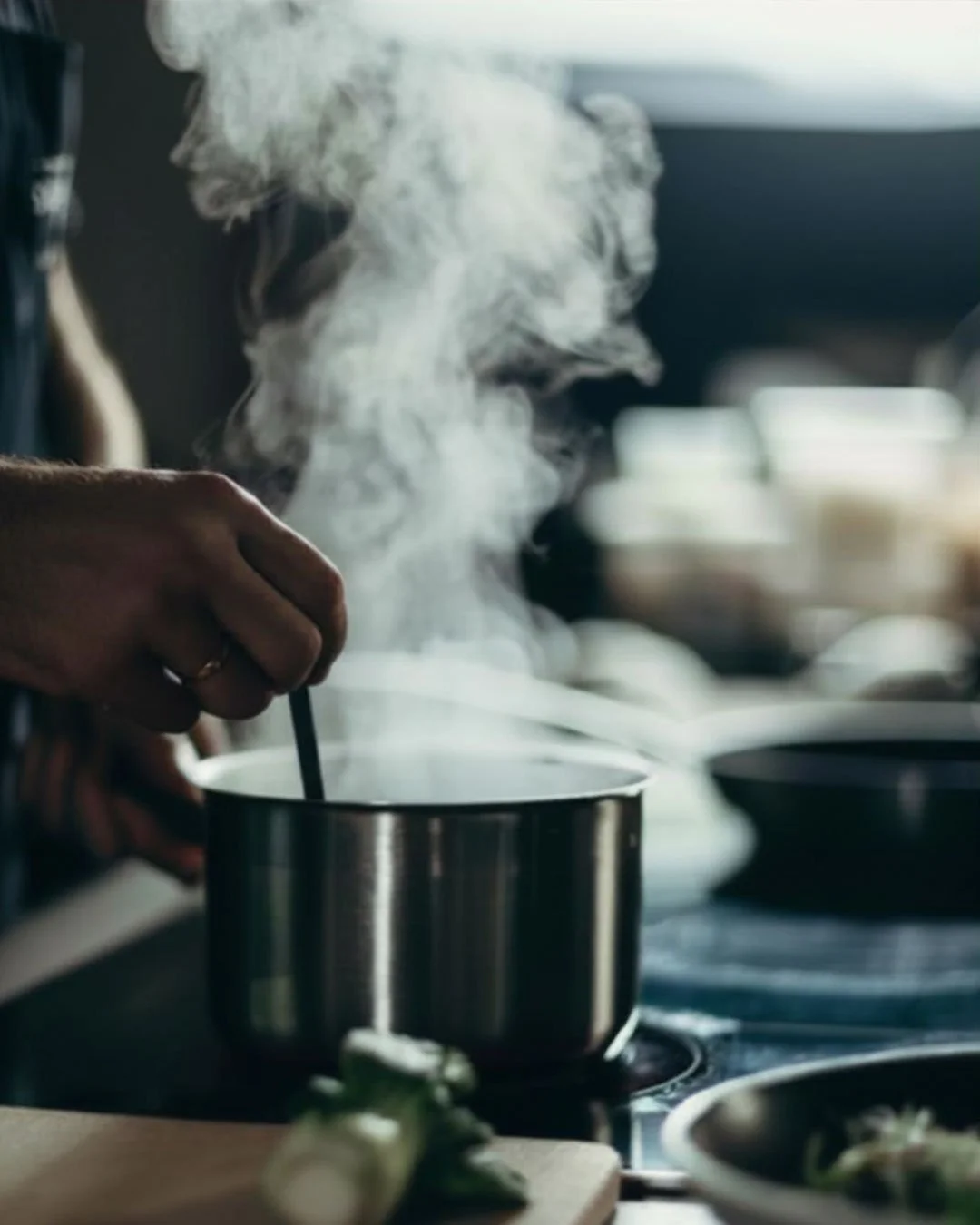 .
.
I came home to the smell of dinner cooking.
Somehow, "I'm home" felt a little warmer than usual.
.
.
家に帰ると、ご飯のいい匂い。
いつもの「ただいま」が、少しだけ特別に感じた。
.
.
.
#KOUTouchOfJoy
#ATouchOfJoy
#SlowLiving
#EverydayBeauty
#QuietMoments