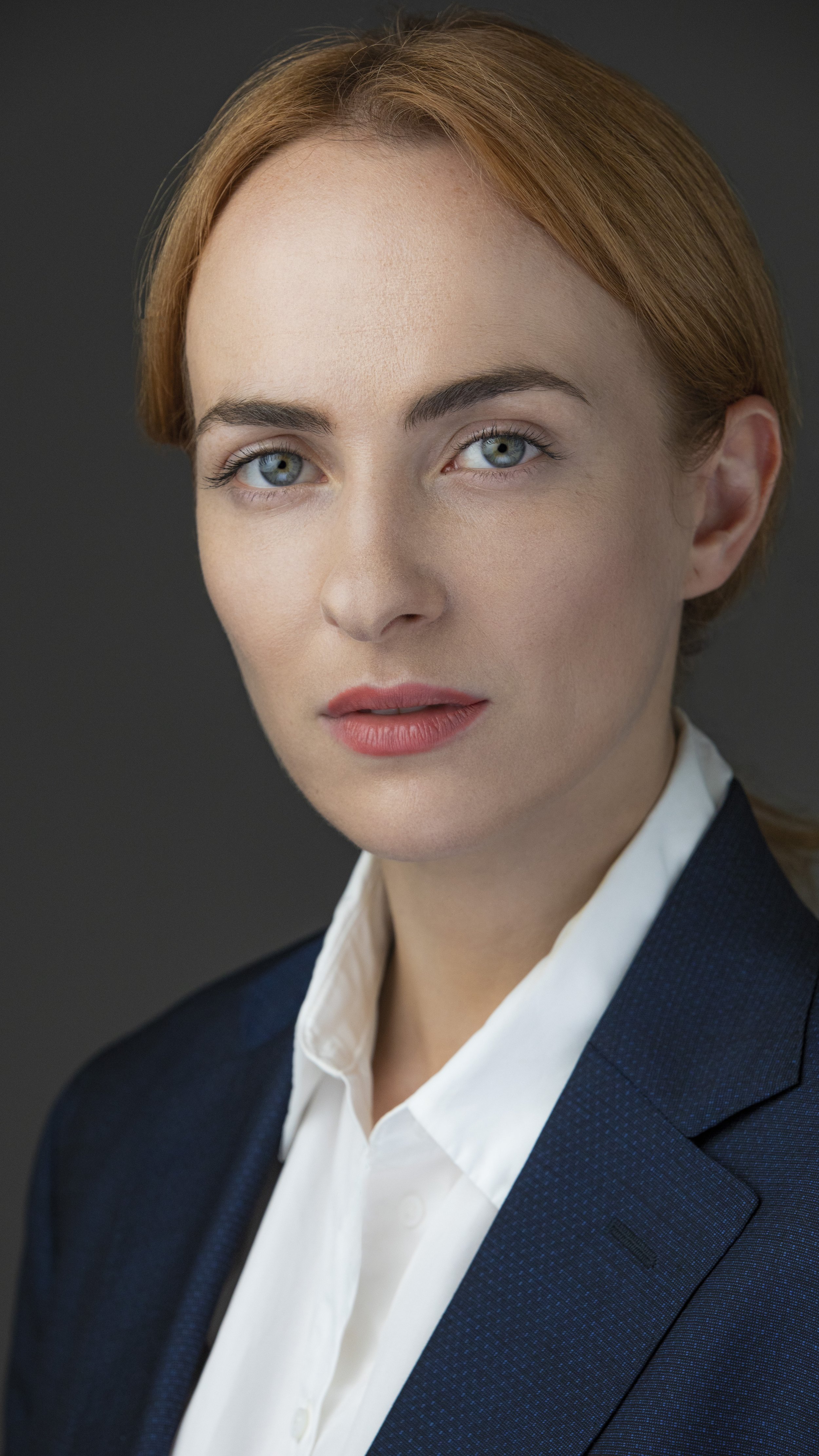 Elizaveta Maximová - Headshot 03.jpg