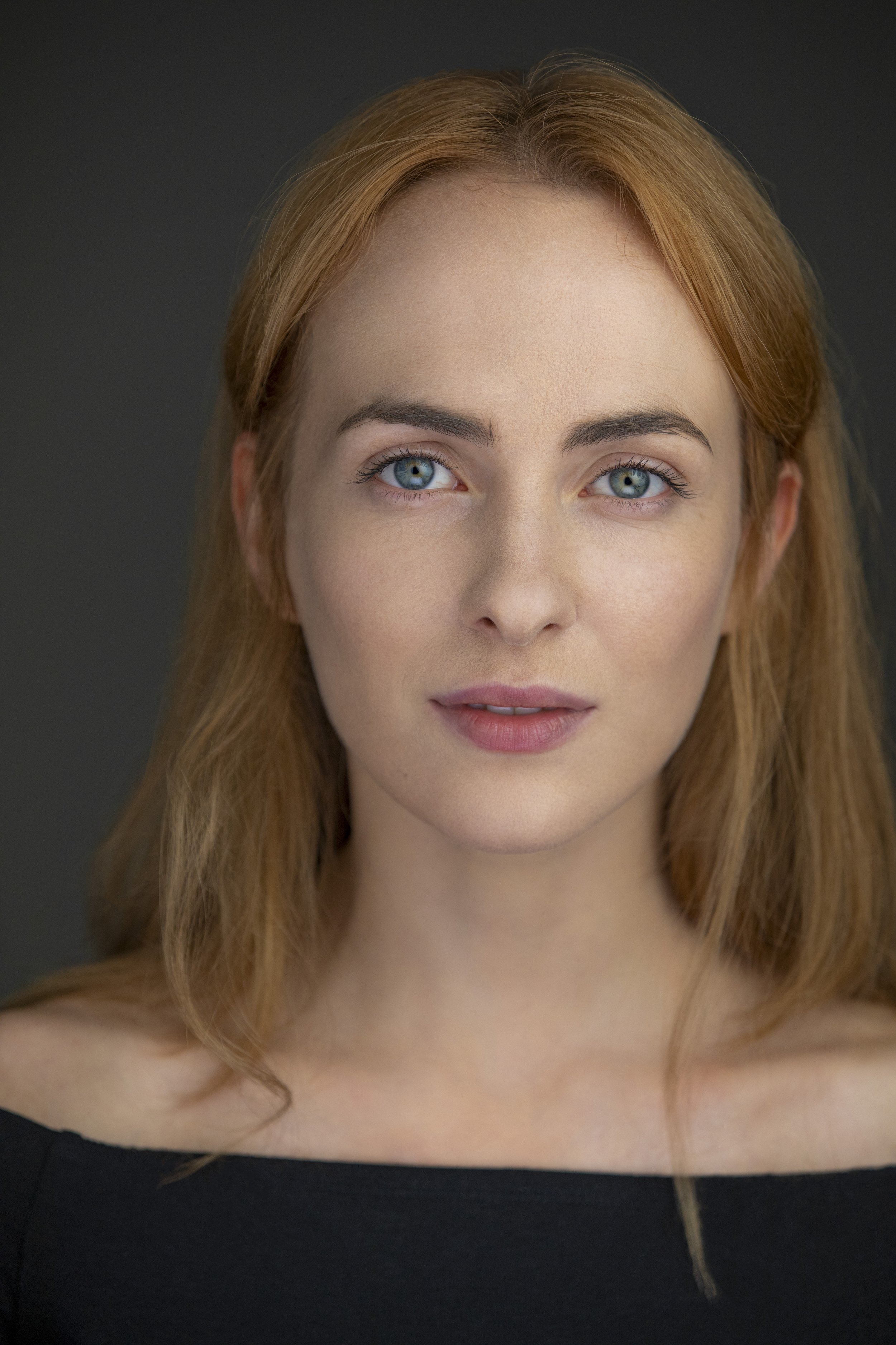 Elizaveta Maximová - Headshot 06.jpg