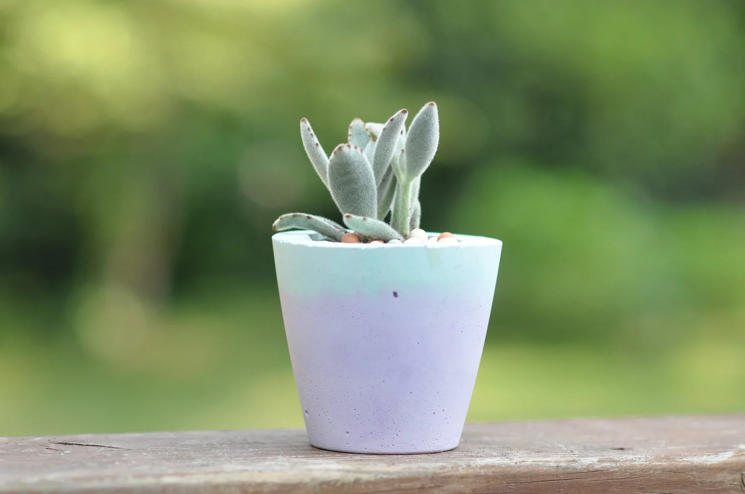 Angled cylinder with ombre pattern