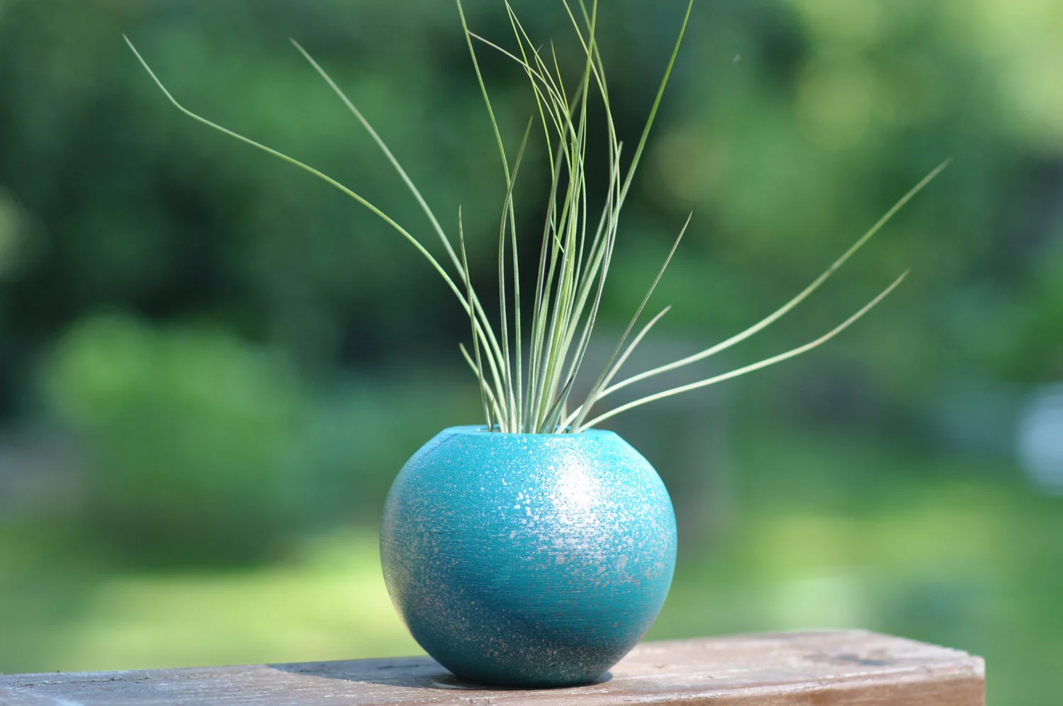 Sphere with speckled pattern