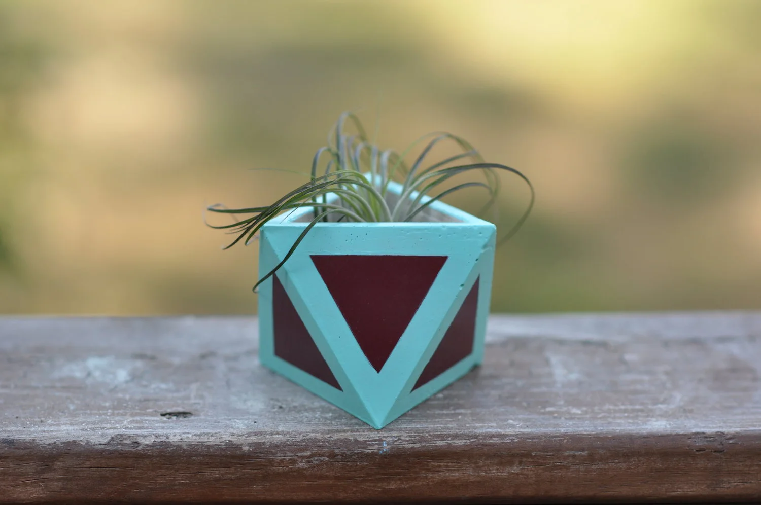 Triangle with lined edges