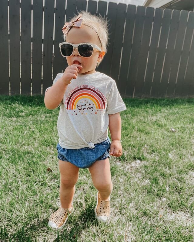 😎 Friday came just in time ✨ Any fun plans this weekend? 🌈 My kids only request? The POOL 💦 #averyandgrey #rainbowtee #lookforrainbows
