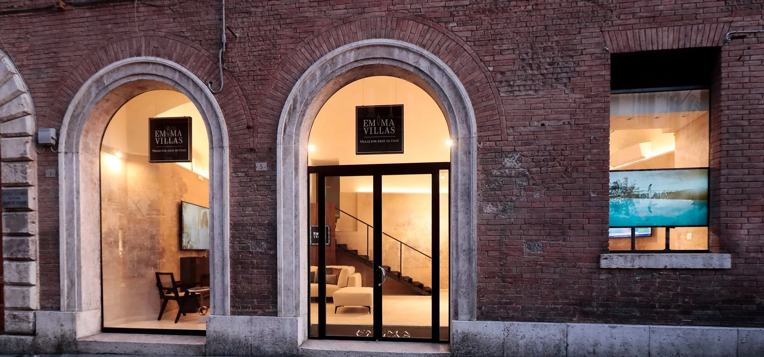 Interior-design-lusso-agenzia-Firenze-Idee-arredamento-negozio-Toscana-Progetti-di-interior-design-per-negozi-a-Firenze-Interior-design-moderno-negozio-Toscana-Arredamento-di-lusso-per-negozi-a-Firenze-Progettazione-interni-negozi-siena-e-Toscana.jpg