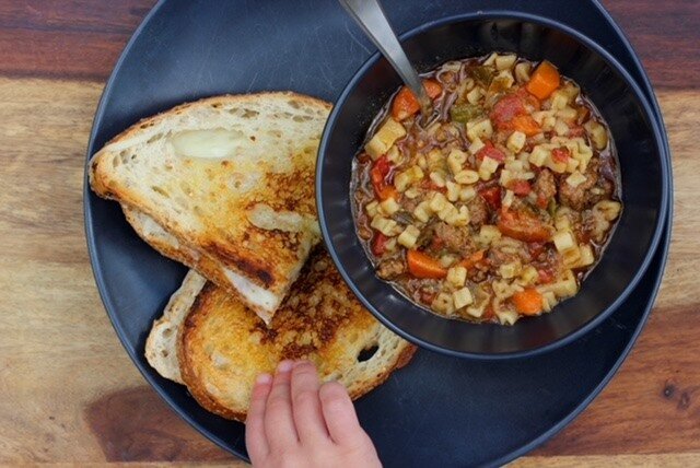 Let me know your favorite rainy day meal in the comments! ⠀⠀⠀⠀⠀⠀⠀⠀⠀
⠀⠀⠀⠀⠀⠀⠀⠀⠀
Mine is this delicious hamburger, noodle and veggie soup. It's so good little toddler hands can't stay away. Link to blog post in bio! ⠀⠀⠀⠀⠀⠀⠀⠀⠀
⠀⠀⠀⠀⠀⠀⠀⠀⠀
INGREDIENTS⠀⠀⠀⠀⠀⠀