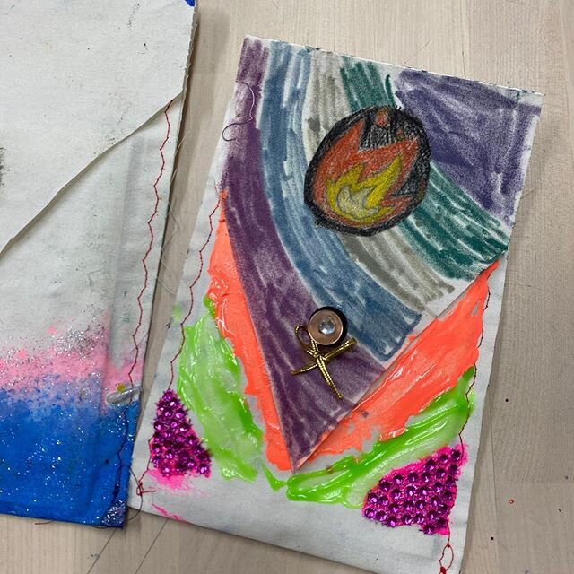 Loving these bags made during Bedazzle Week at camp with Stephanie @beddazaling_storm_designs #instudiocamp #artkits #virtualcamp #bedazzle #jewelrymaking #jewelrycamp