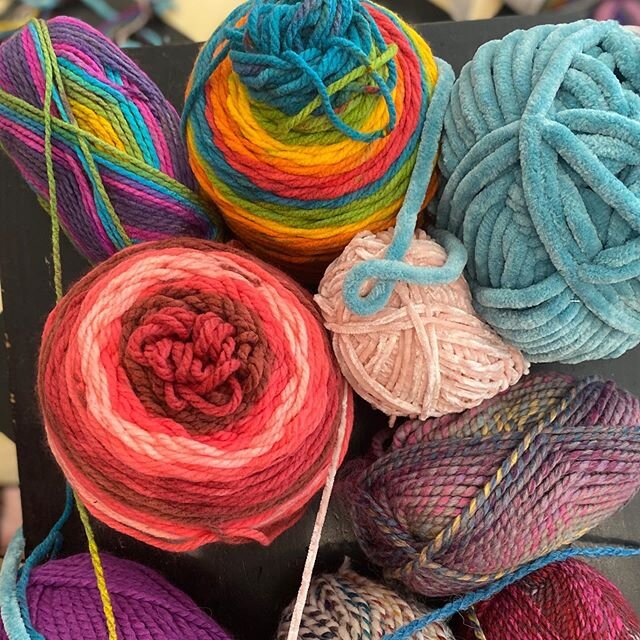 This could not be more gorgeous....your for wands and weavings. Can&rsquo;t wait to see what the kiddos make. #artkits #potionsandwandsartkit #weavings #radialweaving