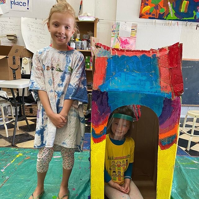 Looking back at our first week of camp. These new friends had a blast painting this cardboard house. #instudiocamps #virtualcamps #afewspotskeft
