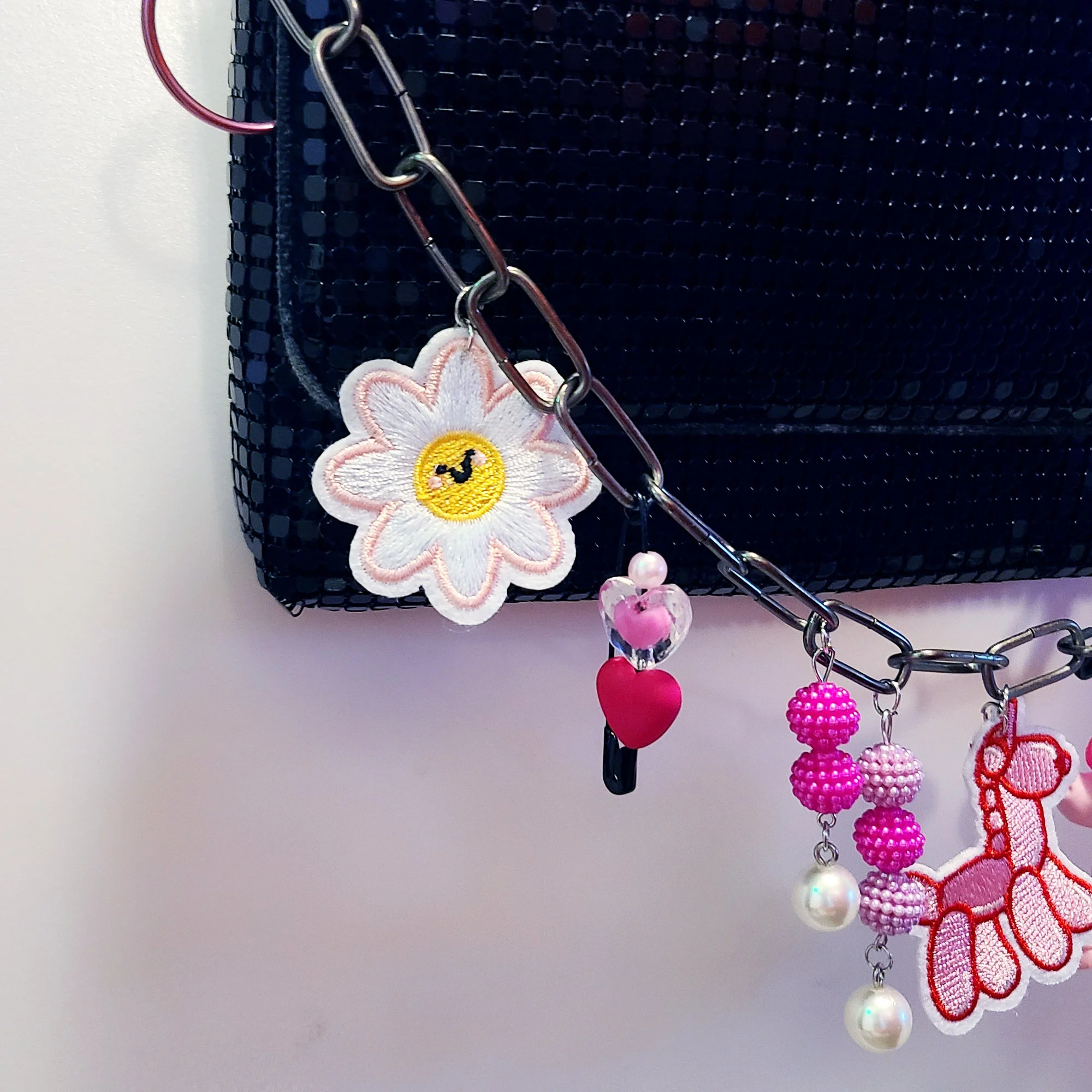 pink_chain01e.jpg