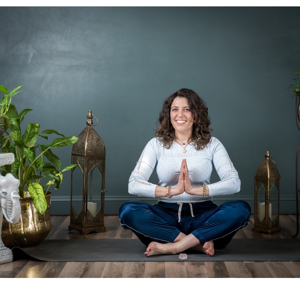 Welcome Aurelia Giardina to the staff at Syracuse Yoga!
Aurelia fell in love with Yoga when she first practiced vinyasa flow and ended with savasana. She enjoys the connection of breath to a gentle flow and the increased self-awareness savasana inv