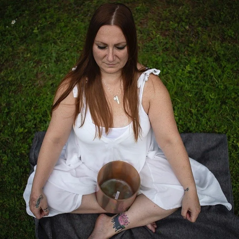 Yoga Nidra for Deep Healing with Alchemy Bowl Bath with Michelle Frazier
November 22, 2025
4:00-5:00 PM!
Yoga Nidra for Deep Relaxation with Alchemy Bowl Bath is a deeply relaxing and transformative experience that combines the meditative practi