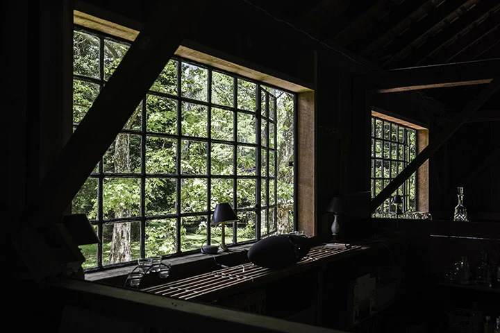 DSC_1053_BARN_WINDOW_SM.jpg