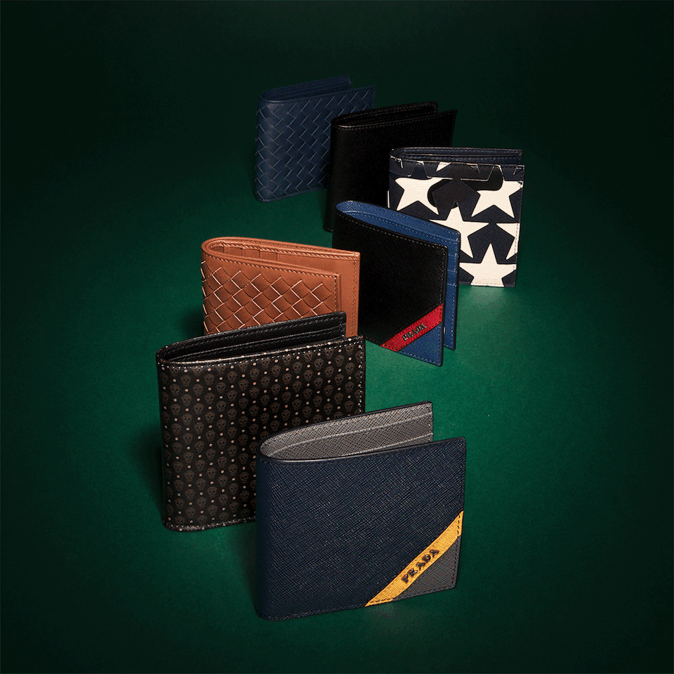HOLTS-WALLETS-GIF.gif