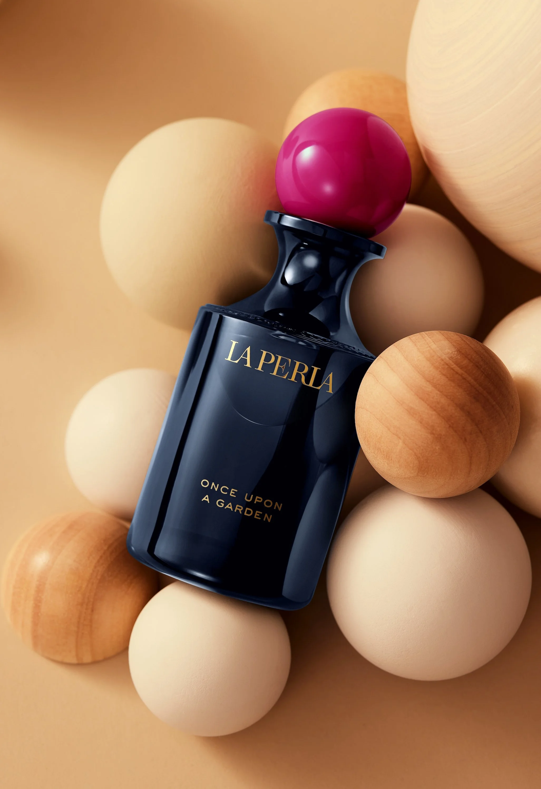 22-02-15_FragranceLB_BM_Fresh_LaPerla_043_Main_V4.jpg