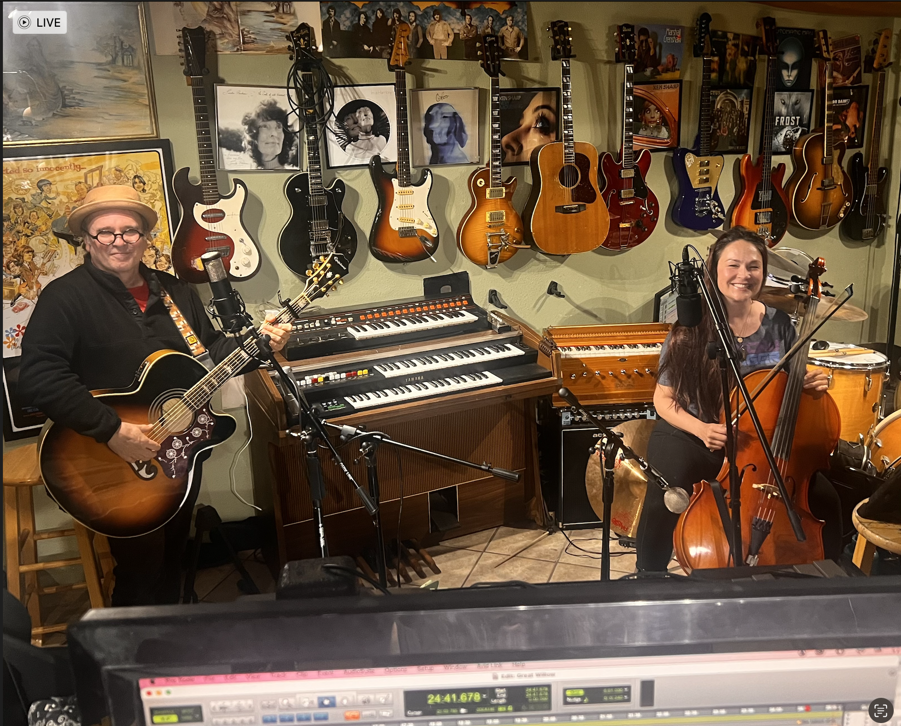 ERIN AND JAMES IN FERNANDO PERDOMO STUDIO BY FERNANDO.png