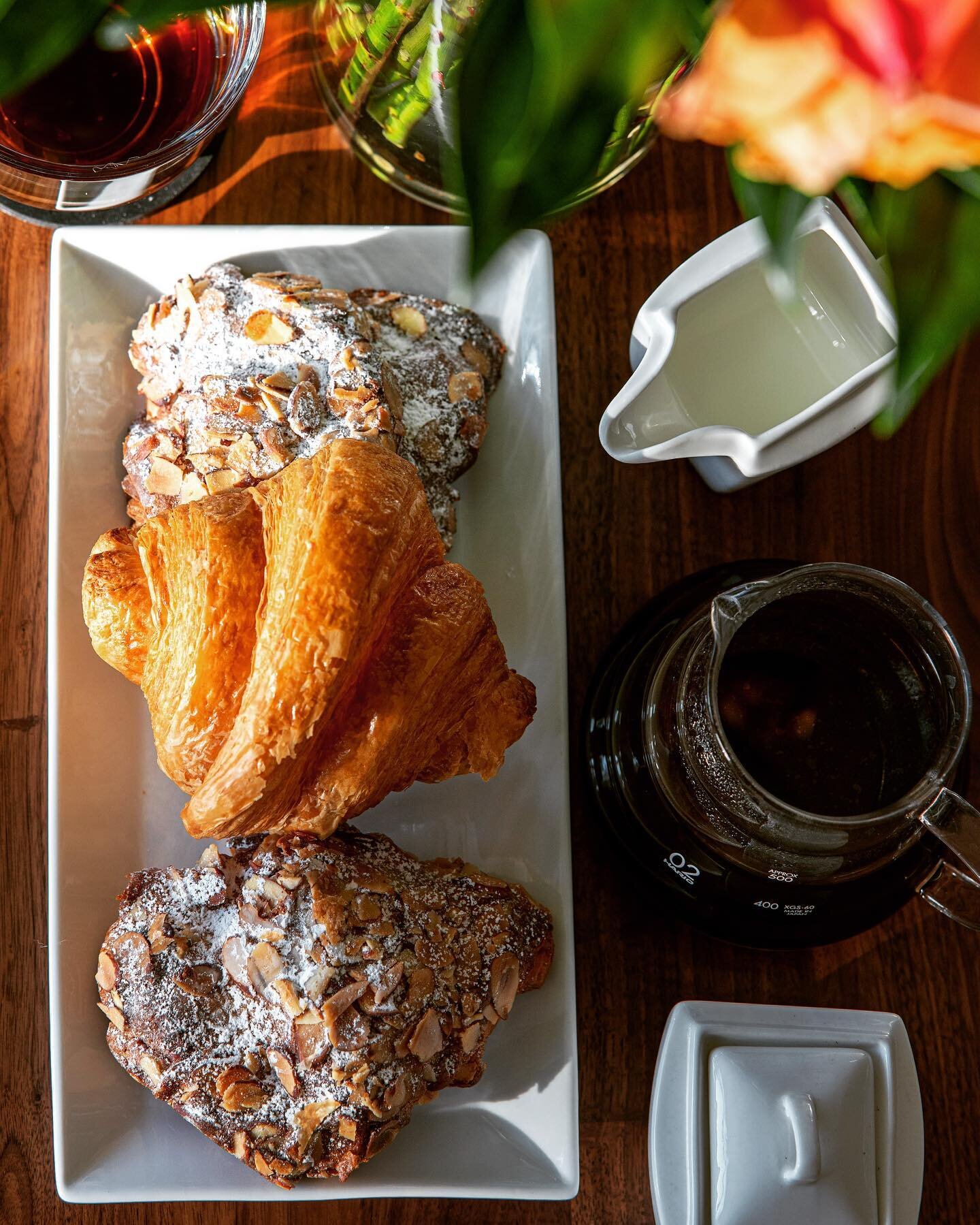 Monday mornings aren&rsquo;t always so terrible ☕️🥐💐

#monday #mondaymorning #pastries #croissant #croissantauxamandes #almondcroissant #caffeine #coffeeandpastries #breakfast #morning #morningcoffee #simplethings #🥐 #☕️ #siliconvalleylife #bayare