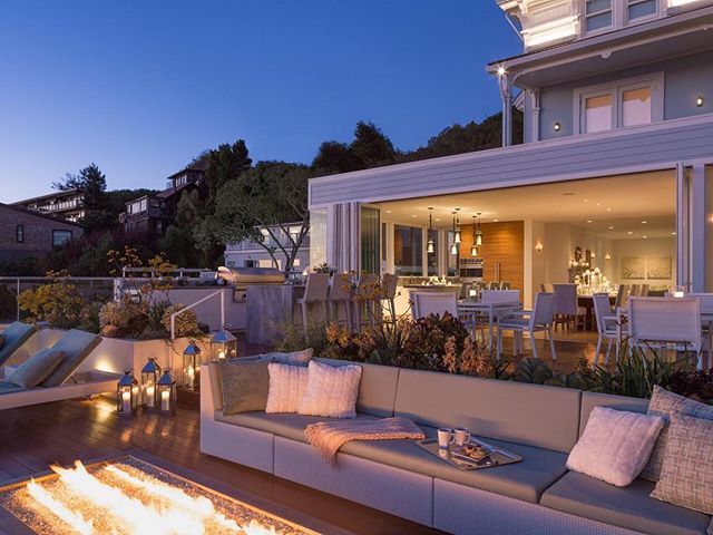 Discover the Frisco Bay from the bow of this restored 1885 mansion.
.
.
.
.
.
.
#inntegratedhotels #independenthotel #boutiquehotel #beautifulhotels #chicliving #stylemepretty #honeymoonvibes #wanderer #wanderlust #darlingescapes #ohtheplacesyoullgo 