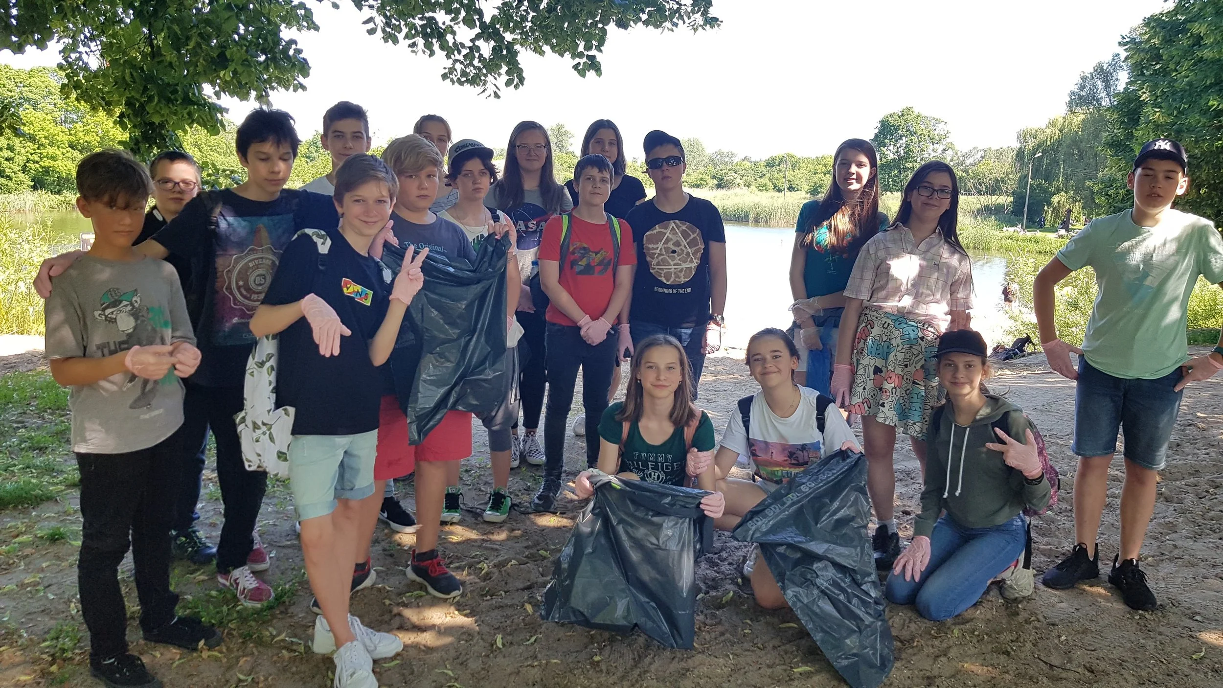 Global Scholars students in Warsaw inspired neighbors to join their lake cleanup