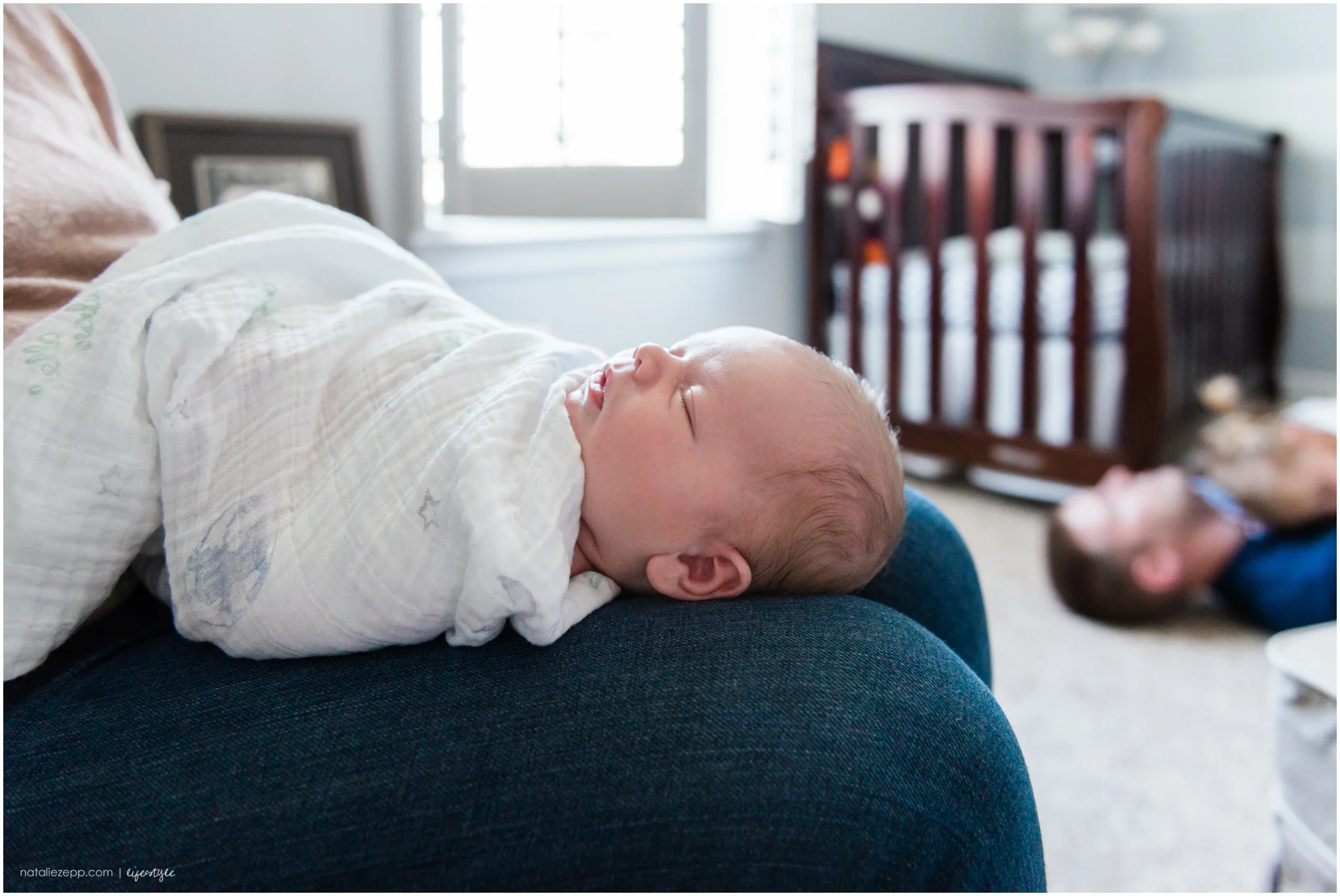 travel nursery, navarre newborn photographer