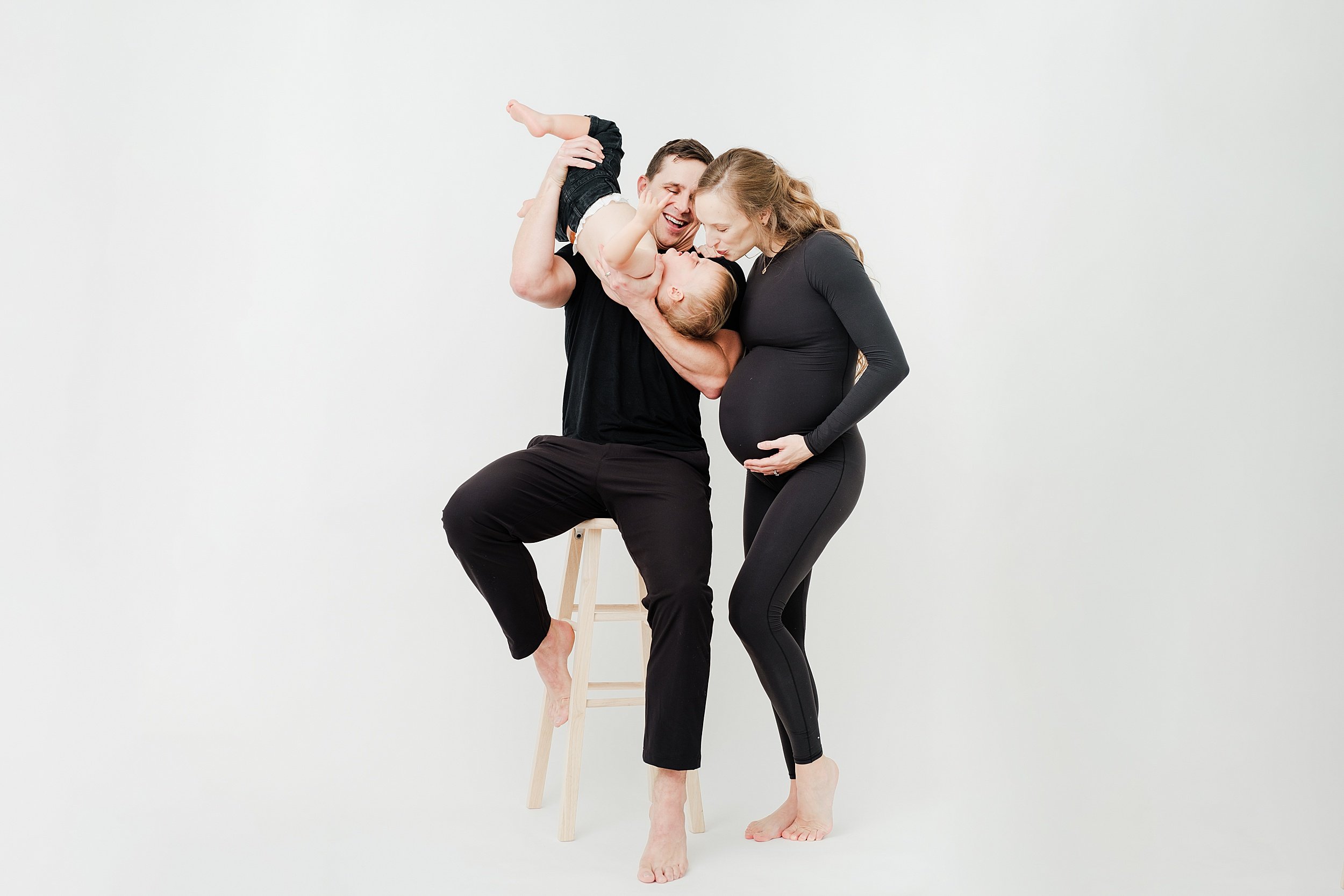 Capturing Connections: Heartwarming Family Maternity Sessions