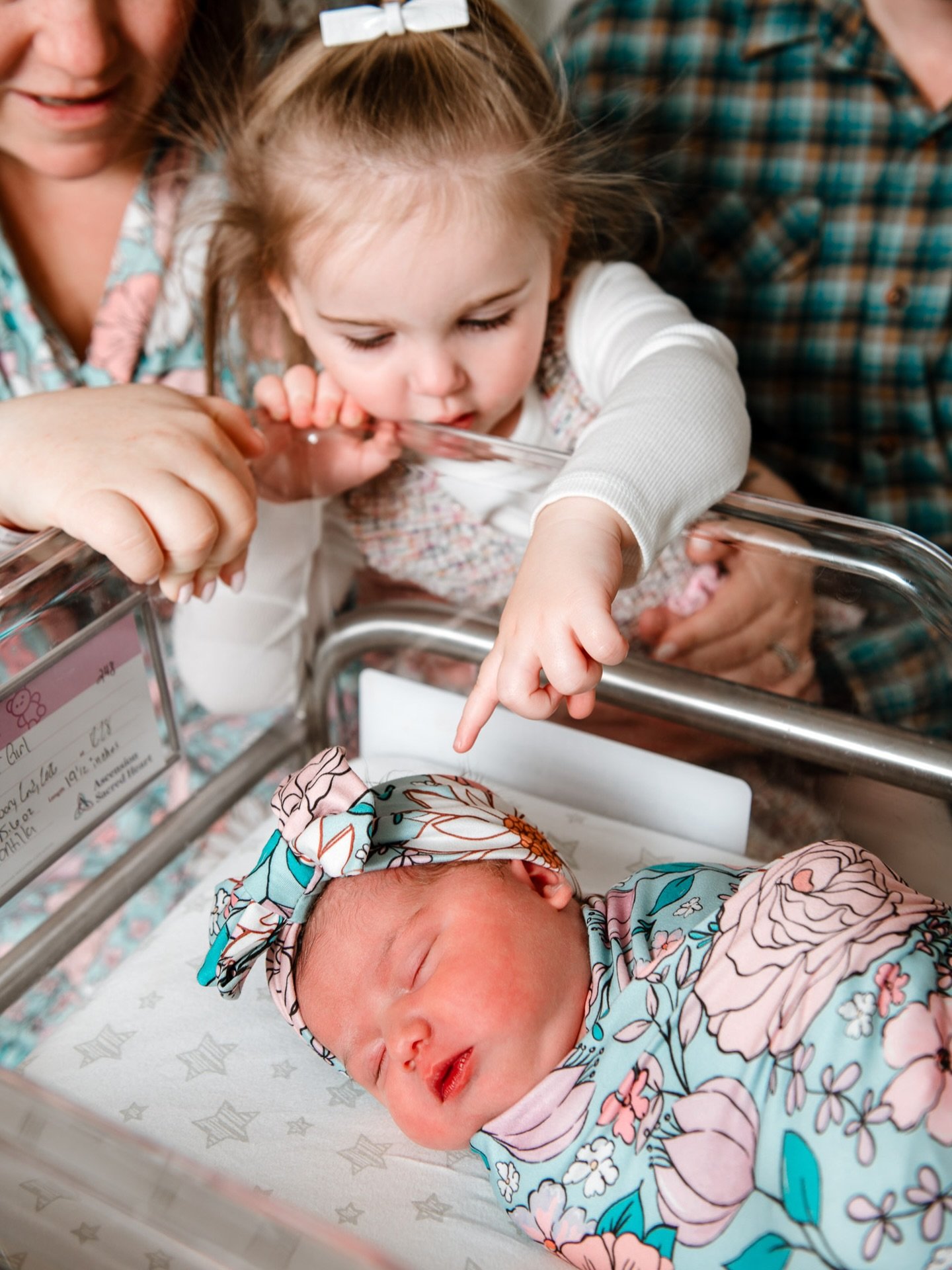 Nothing makes me happier than documenting my babies meeting their new babies. It is an incredible honor to be the one you trust in the moment your family expands. 

Thank you Jimmy &amp; Emily! ❤️ Love you &amp; your sweet girls!