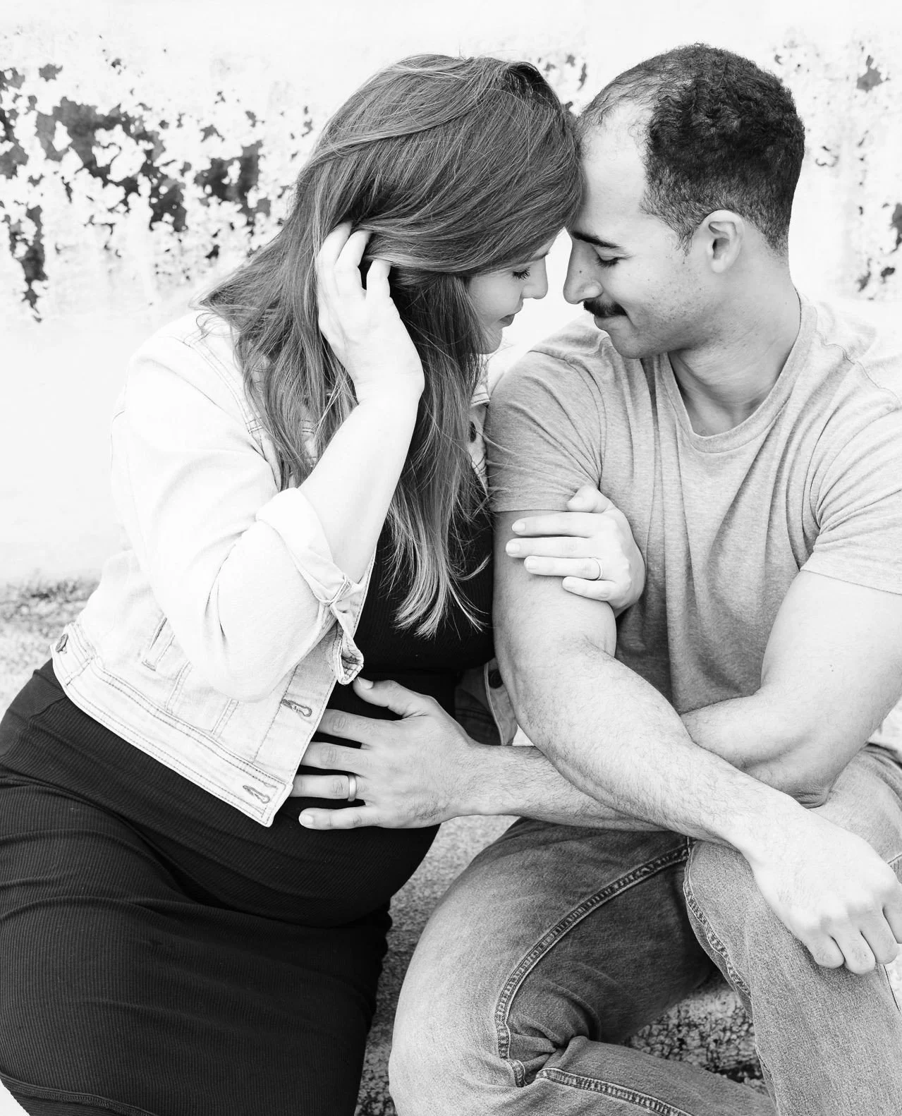 As a Pensacola maternity photographer, I focus on images with a cinematic edge. Think movement, connection, and those in-between moments that actually feel like memories⁠
⁠
Serving families across Pensacola, Gulf Breeze, Navarre, and the greater Gulf