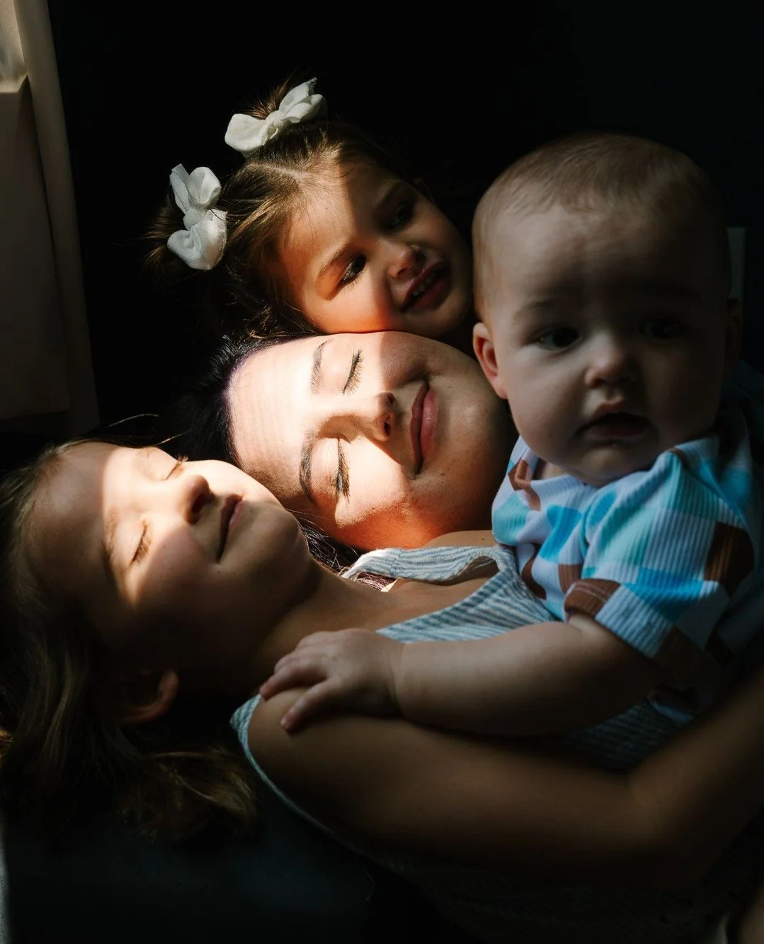 Motherhood isn&rsquo;t made up of grand, sweeping moments. It&rsquo;s built in the quiet in-between. ⁠
⁠
Eye contact, laughter, the way little hands reach without hesitation. These are the pieces that tell your family&rsquo;s story.⁠
⁠
Years from now