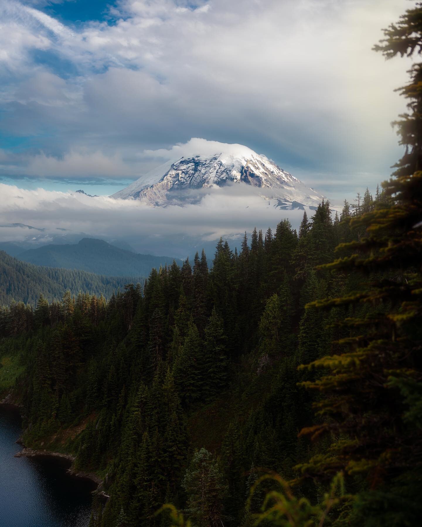 Everyone likes to talk about those crazy hikes that test your will and desire to reach the top but if we&rsquo;re all being honest with ourselves, we&rsquo;d rather just get to see a view like this after only a few miles 😅