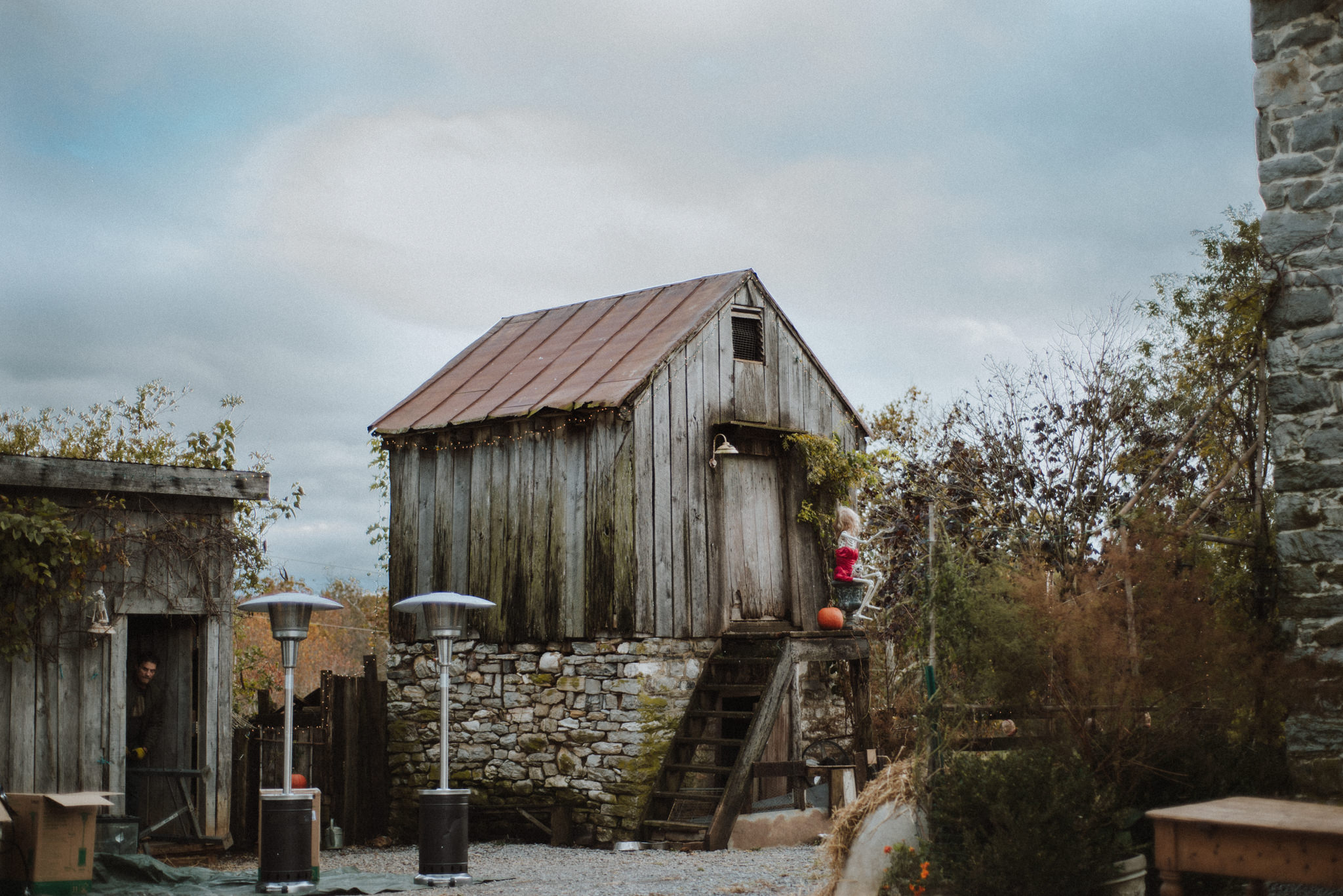 ApkePhotography_Tricia+Mike_WestVirginiaWedding_Farm_38.jpg