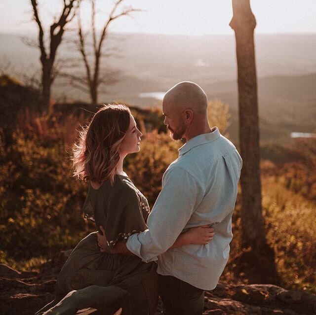 Shenandoah is the place where I fell in love with the mountains for the first time... I feel like the world stops when we are up there and we can just enjoy the real essence of US... I love taking pics up there, especially if my couples are outdoorsy