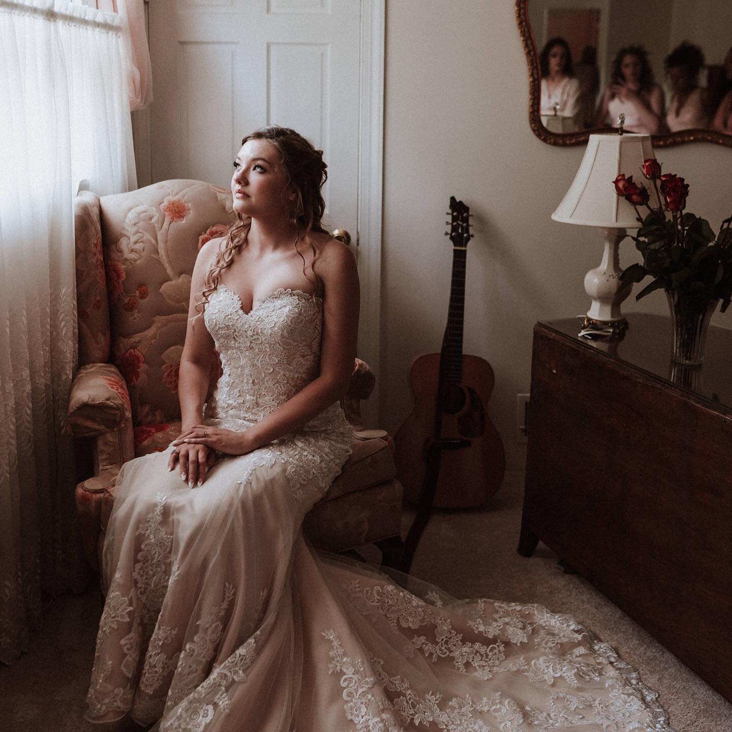 I rarely post images of a bride alone... and I didn&rsquo;t... if you pay enough attention, all her best friends are in the shot... I love this prospective so much! It&rsquo;s like what happens in life. Your friends are there, maybe not directly on y