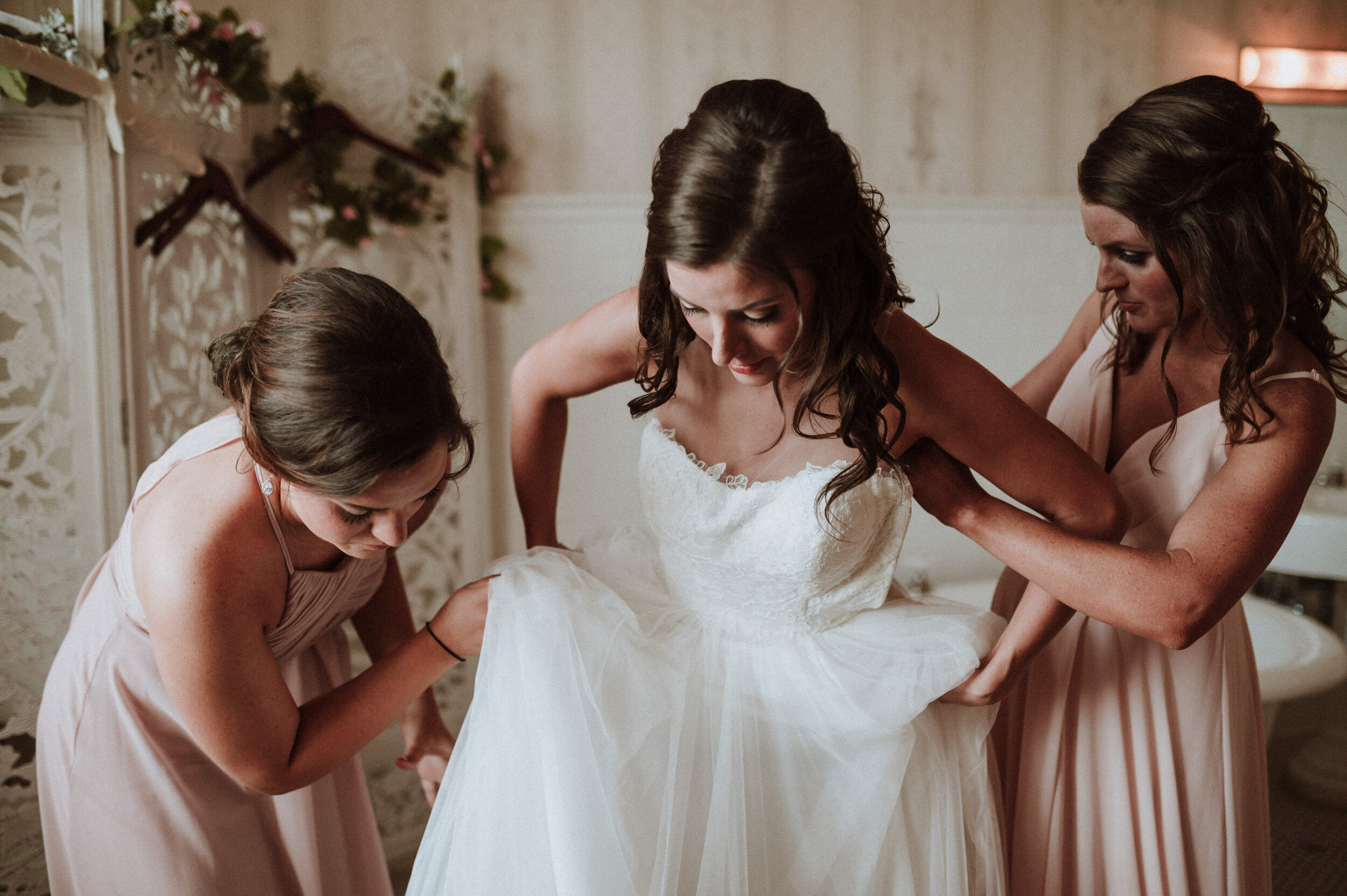 ApkePhotography_BelmontCountryClubAllison Getting ready, Belmont Country club, Virginia Wedding_9.jpg