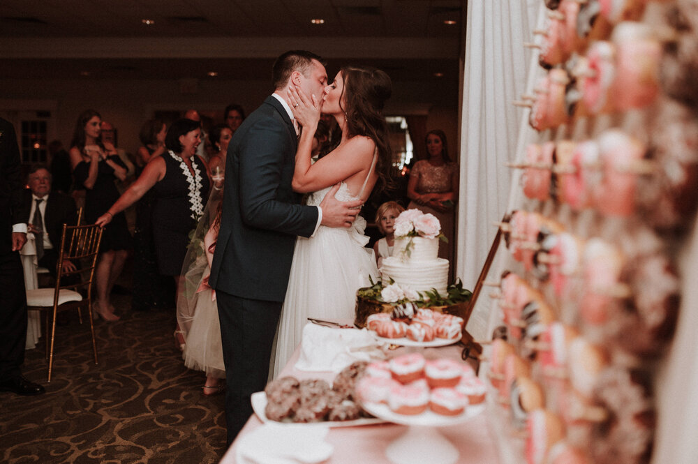 ApkePhotography_BelmontCountryClubBelmont Country club, cake cutting, Virginia Wedding_36.jpg