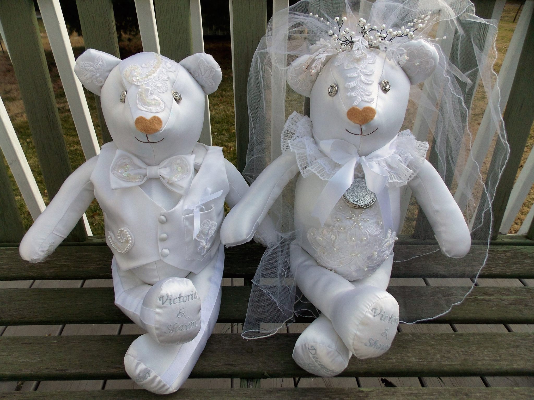 wedding couple bears.jpg